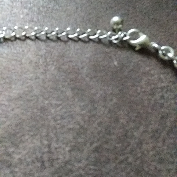 AVON Mother Of Pearl Pendant Necklace - Picture 6 of 7